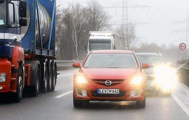 Drängler müssen tiefer in die Tasche greifen: Bis zu 400 Euro muss zahlen, wer dem Vordermann zu nahe auf die Pelle rückt. Foto: Mazda/GP